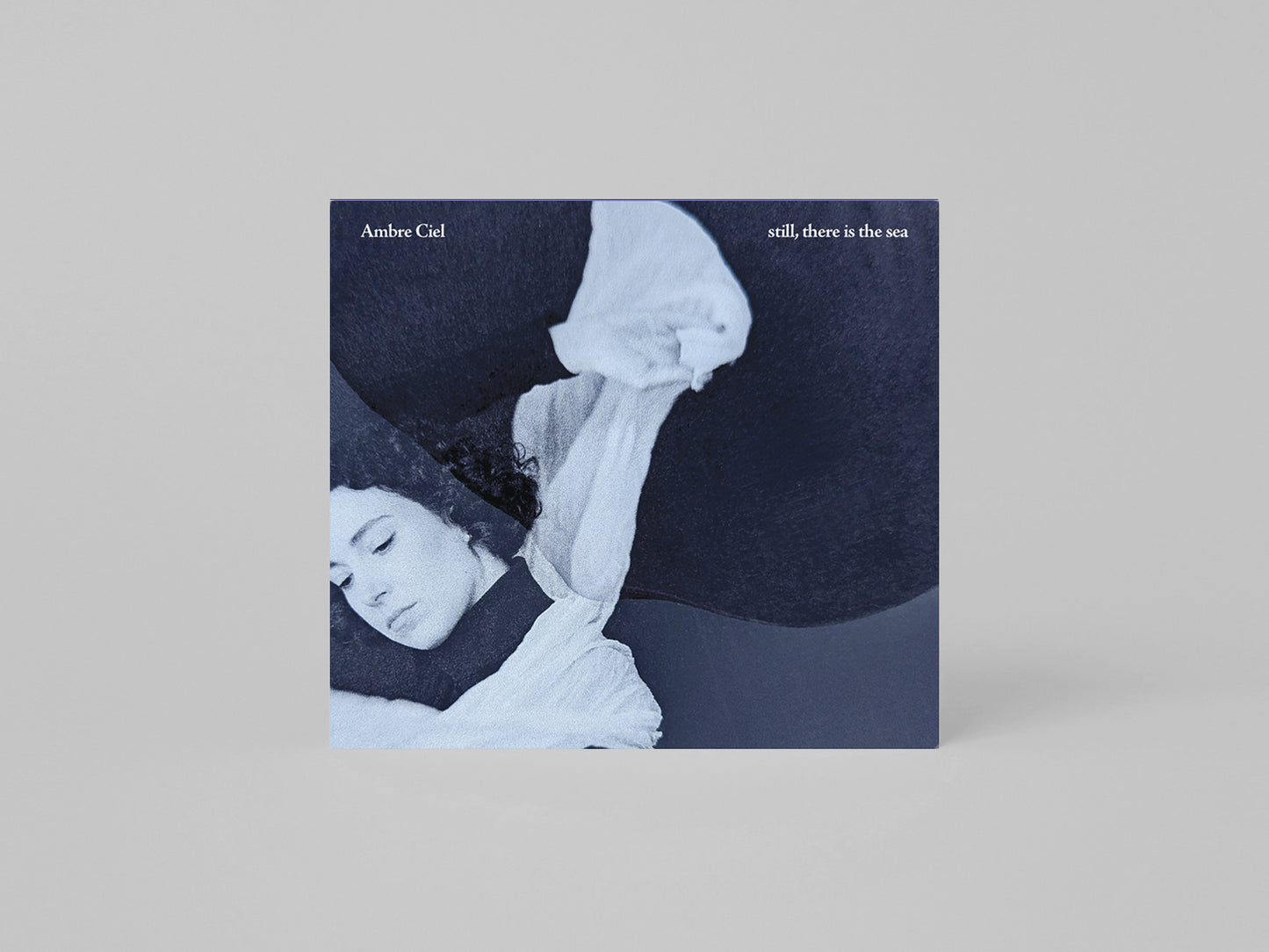 Ambre Ciel - still, there is the sea